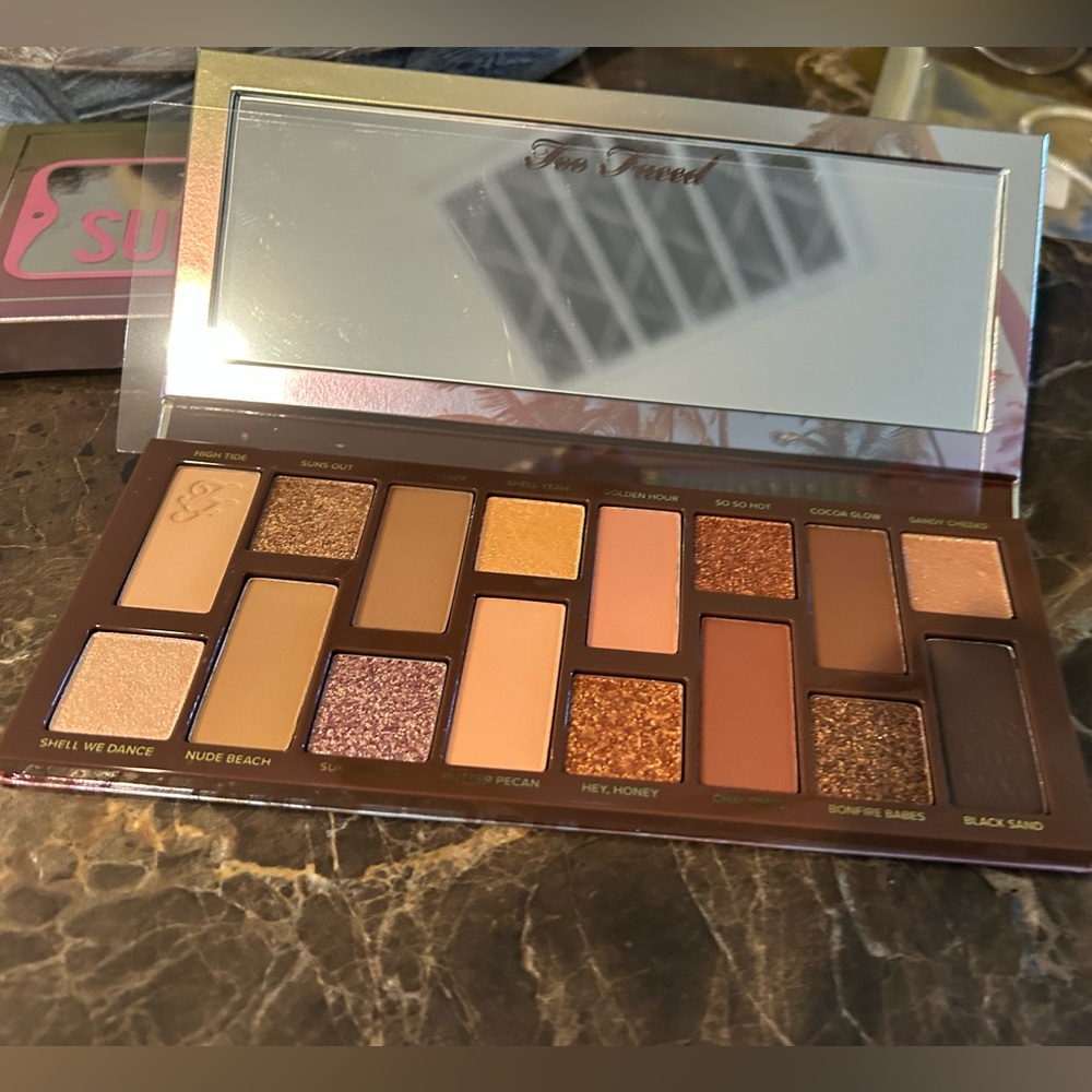 Too Faced Born this Way Sunset Stripped, NWT
